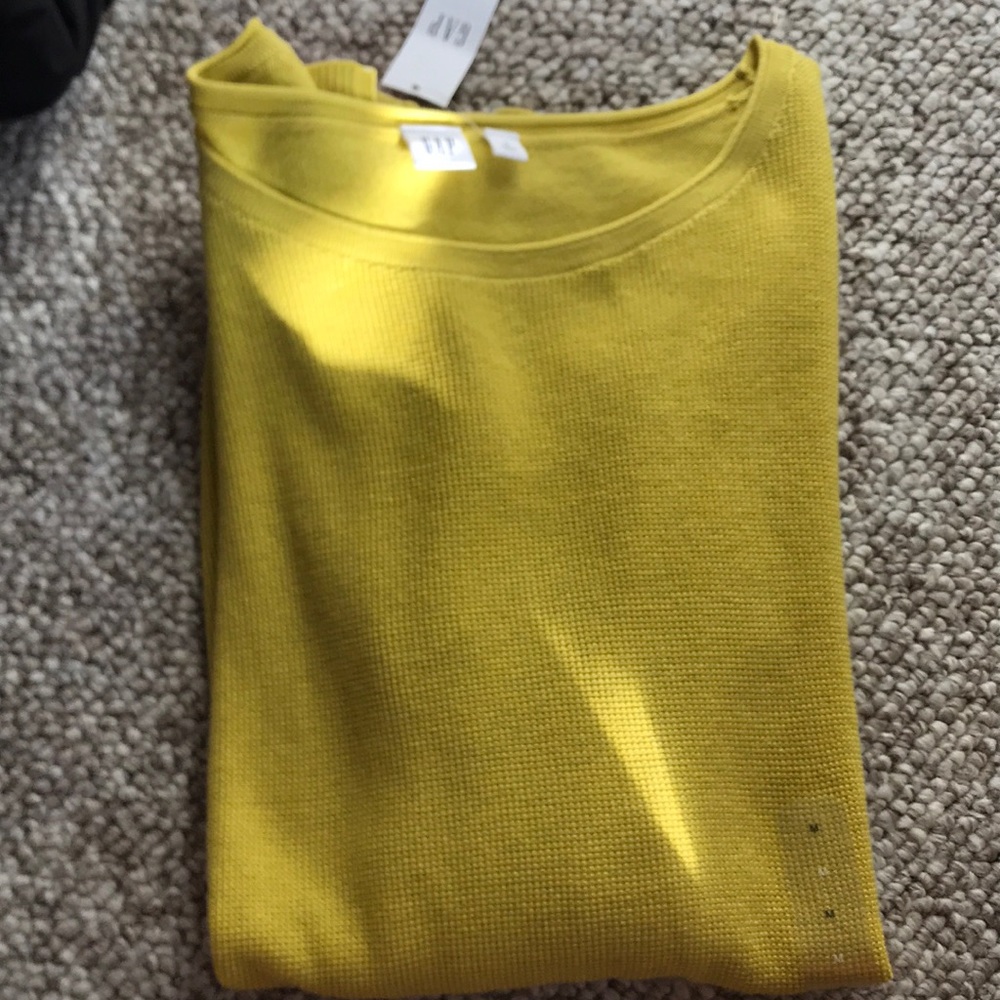 Gap sweater